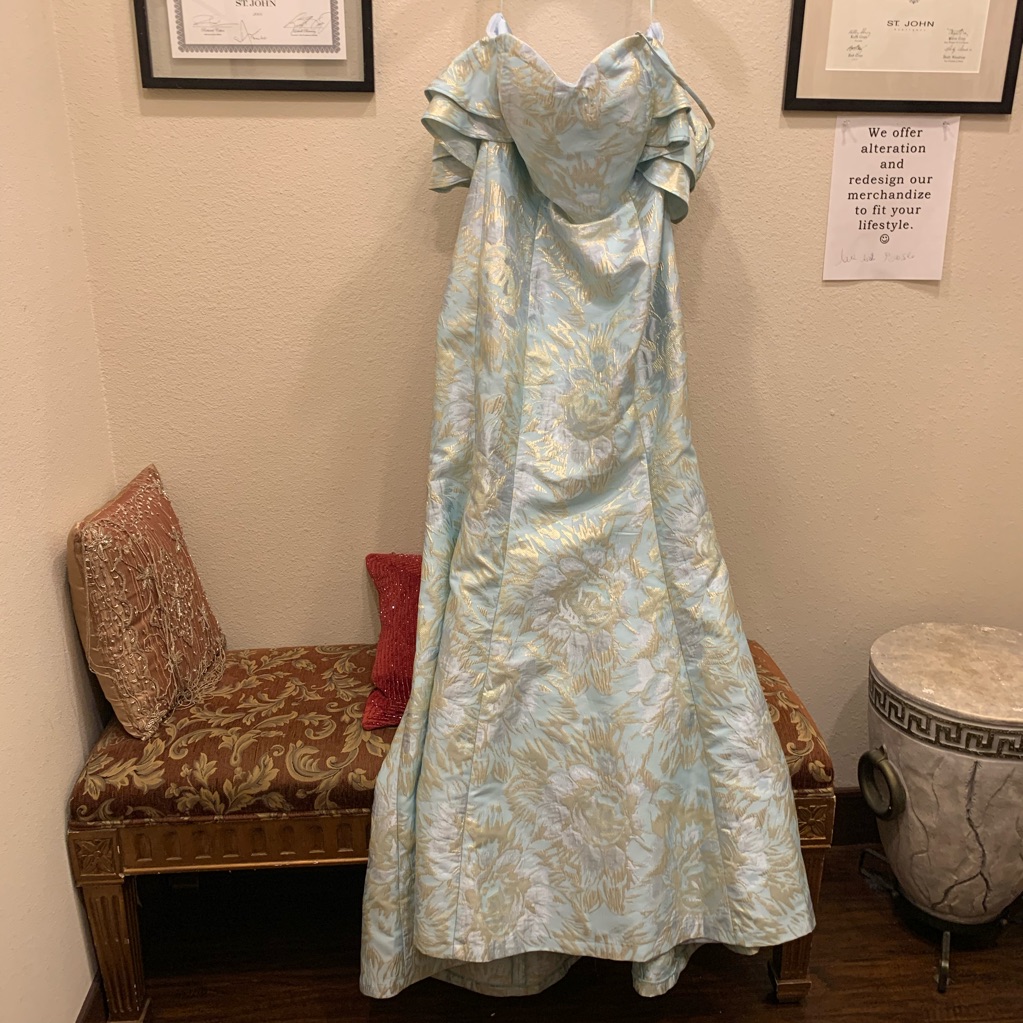 Alberto Makali Gown